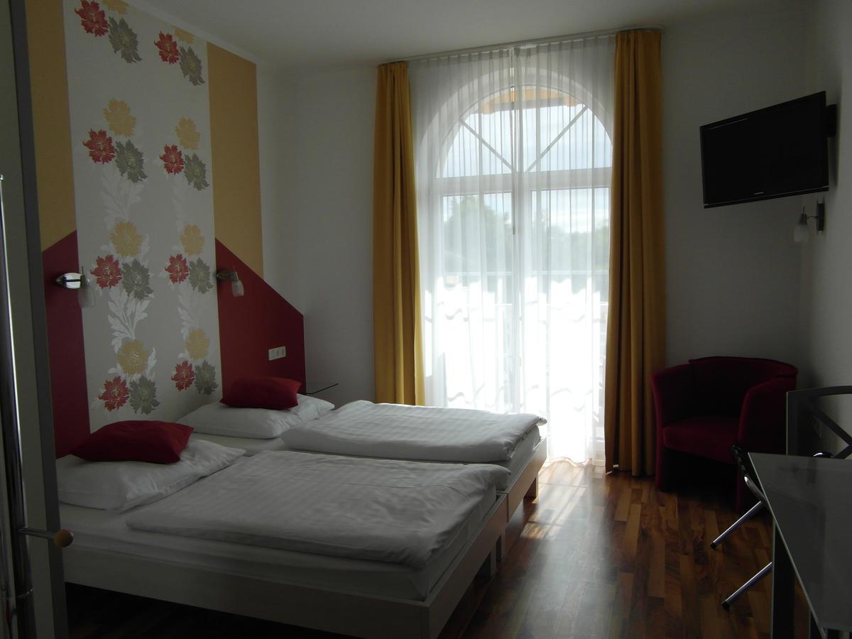Hotel Am Donaubogen Sarching 외부 사진