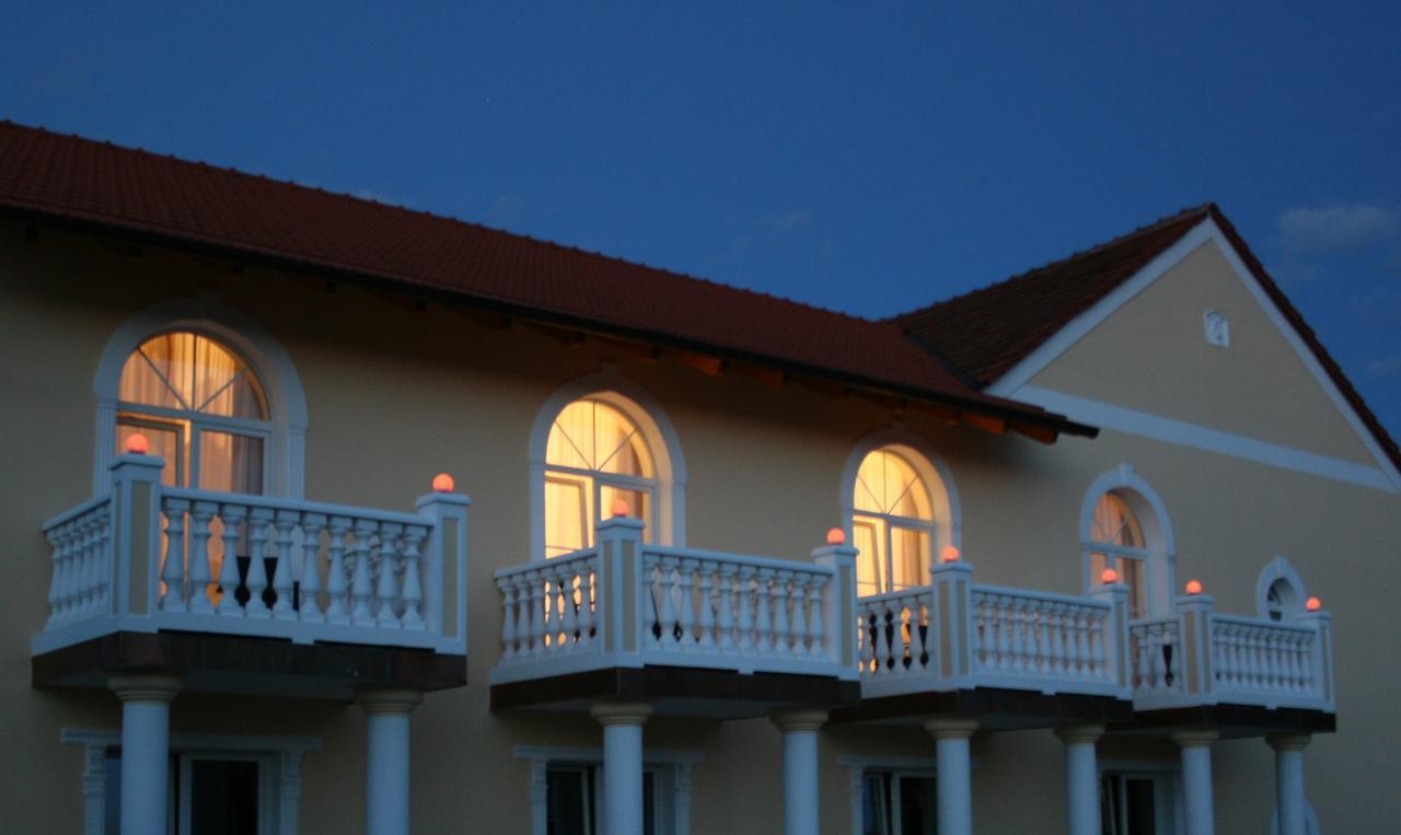 Hotel Am Donaubogen Sarching 외부 사진