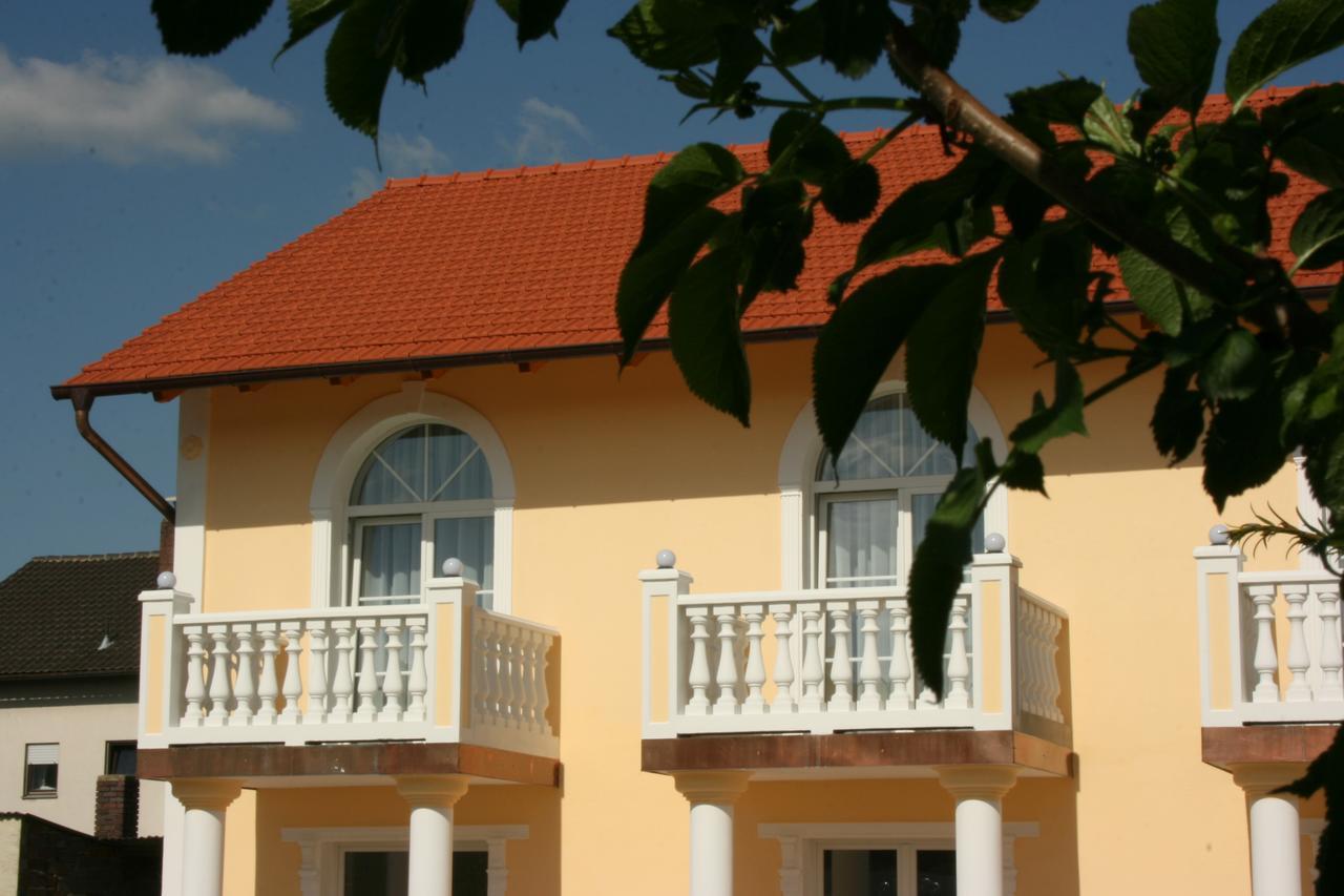 Hotel Am Donaubogen Sarching 외부 사진